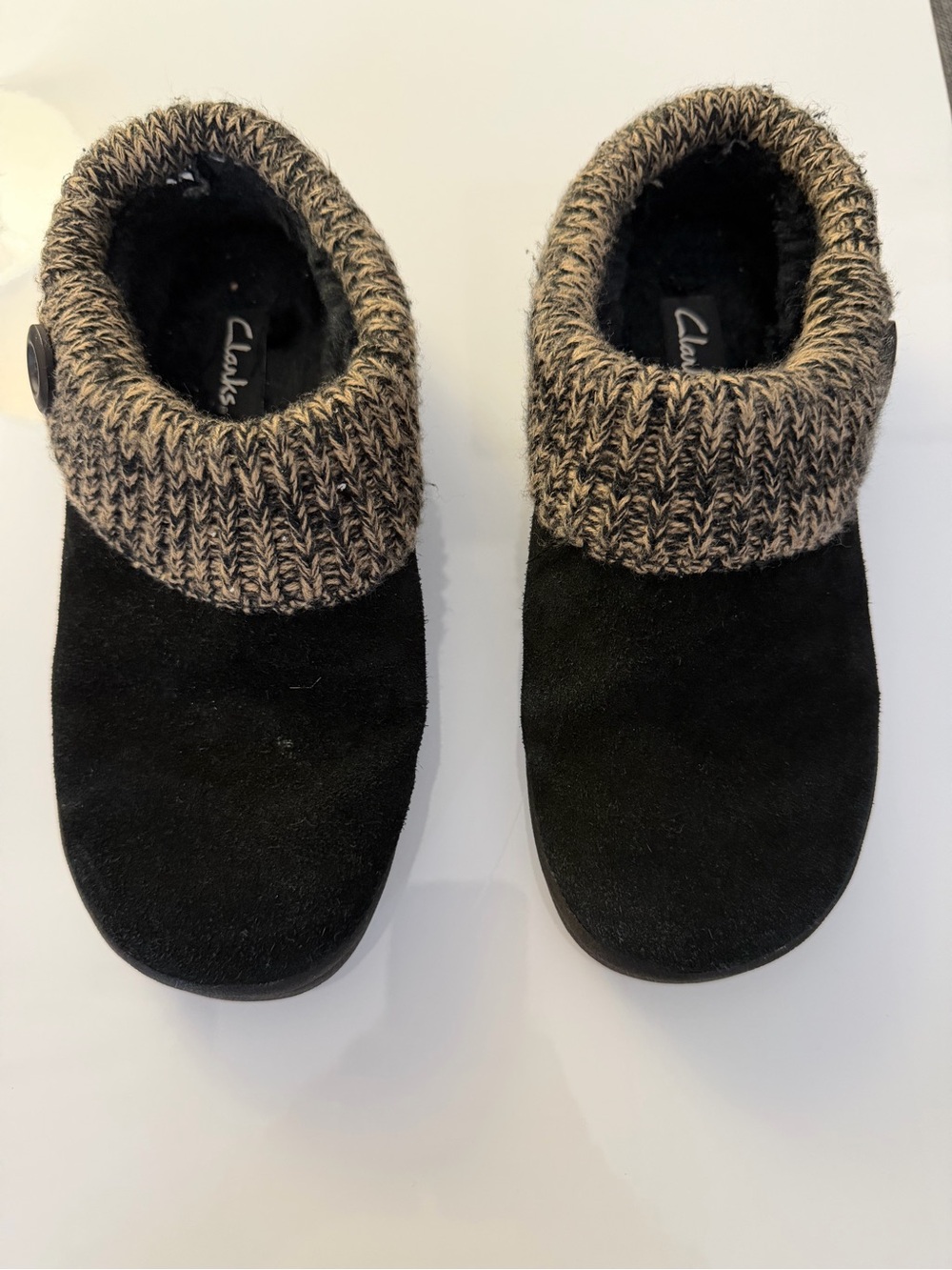 Clarks women’s knit collar  Black Suede Slip-On clogs with Knit Cuff size 8
